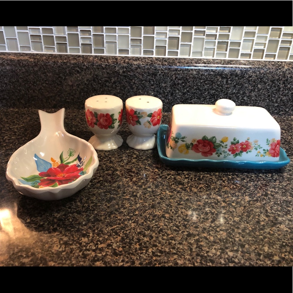 pioneer woman set